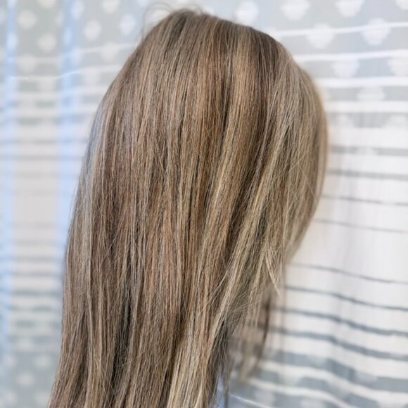 Raquel Welch Mesmerized Wig in SS Iced Cappucinno - Picture 6 of 8